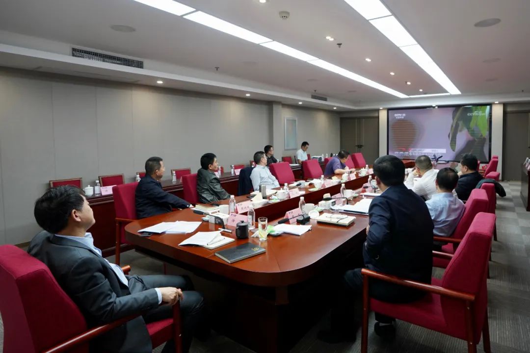 尊龙凯时集团党委理论学习中心组专题学习研讨总体国家宁静观