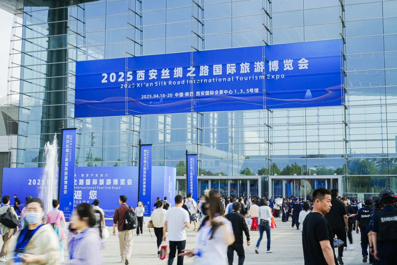 逍遥号·熊猫专列“开进”2025西安丝路旅博会！四川尊龙凯时打造“移动的天府会客厅”